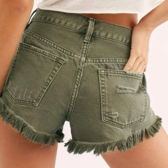 Free People Loving Good Vibrations Cut Off Shorts - Size 26 Sage Green Denim - Picture 4 of 6